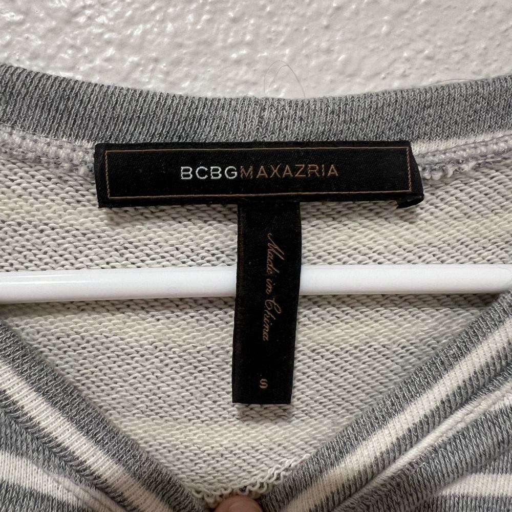 BCBG pullover - Picture 3 of 3